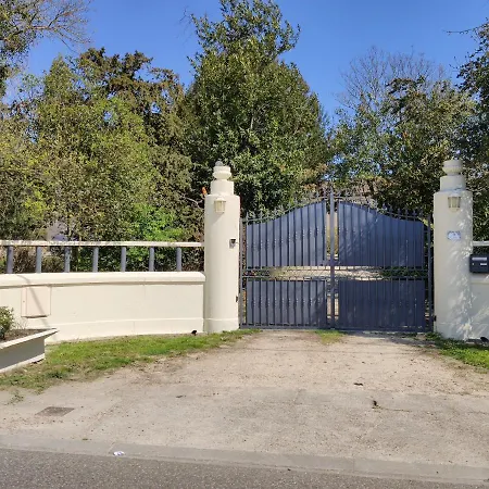 Pensionat Les Sequoias Sauveterre-de-Guyenne